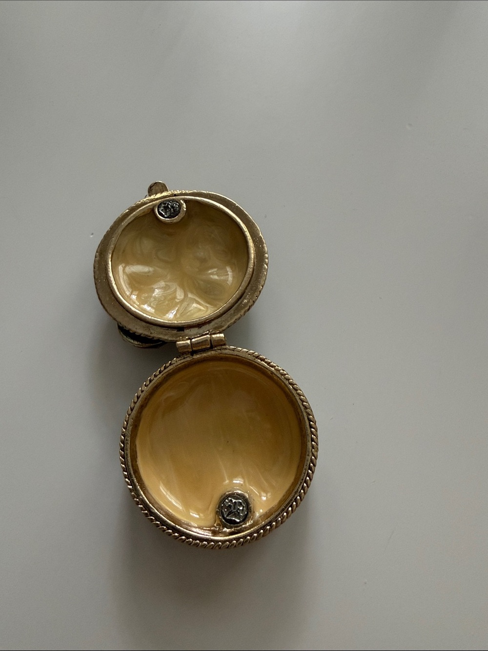 Festive pill box - Picture 2 of 4